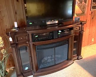 This entertainment center is very elegant.  Is that a gas-powered fireplace?