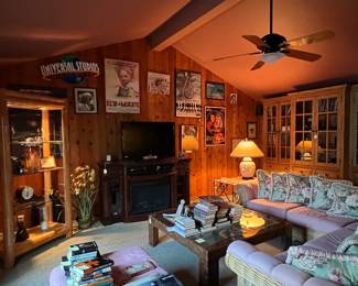 This is the other end of the same room, with more movie-related posters: some in Spanish.