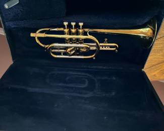 We couldn't find a brand name for this trumpet, but it looks to be in generally good condition but could use a bit of attention on the keys.