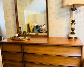 A mid-century modern United NC Bedroom set. 