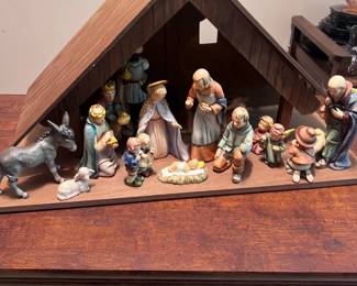 goebel nativity hummel 17 piece with stable all pieces