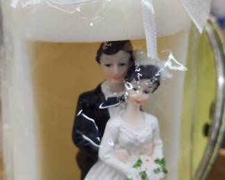 Wedding cake- toppers and other decor