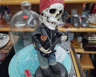 Guitar playing Skeleton