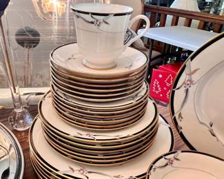 Gorham Manhattan fine china. 7pc setting for 12 plus serving platter, bowl & Cream and sugar