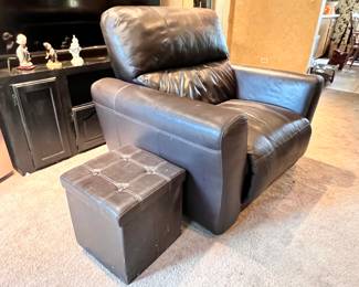 Matching leather elec. recliner - 1 of 2 ottomans w/storage 