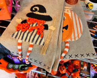 New - Mud Pie Halloween hand towels 
