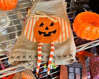 New - Mud Pie Halloween hand towels 