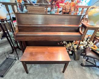 Yamaha upright piano  w/bench