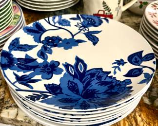 Royal Norfolk, blue floral plates (8)