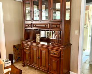 Hutch/ China Cabinet
