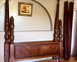 Queen size 4 poster bedframe - Taking apart for easy moving.