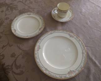 Noritake Berry Moore bone china (9737)