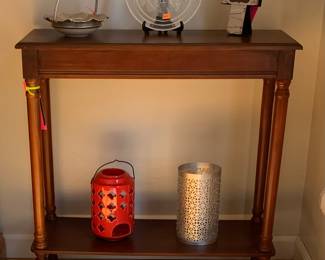 Beautiful side table - perfect for small hallways/entry halls