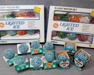 NG024 Lighted Ice Christmas Light Set with Extra Bulbs