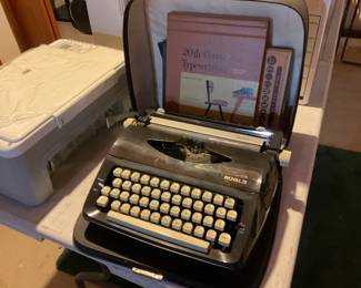 VINTAGE TYPEWRITER 