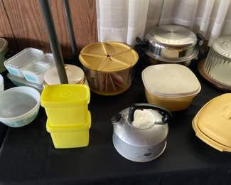 VINTAGE TUPPERWARE 