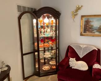 NICE CURIO CABINET 