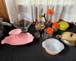 VINTAGE HOUSE HOLD WARES.  LIKE NEW