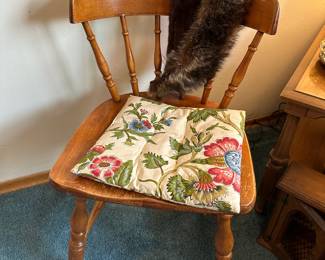 Maple Spindle Back Accent Chair