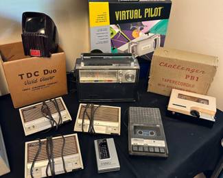 Windows 95 Virtual Pilot Airplane Yoke Controller
Montgomery Ward Airline Multi Band Transistor Radio
Challenger Taperecorder - PB1