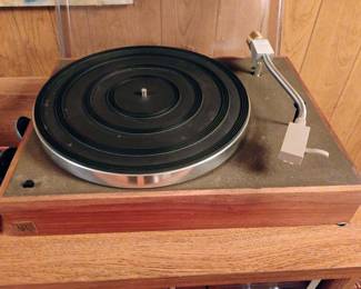 Acoustic Research Walnut Turntable - Model XA209021