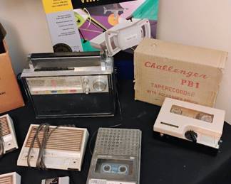 Windows 95 Virtual Pilot Airplane Yoke Controller, Montgomery Ward Airline Multi Band Transistor Radio, Challenger Taperecorder - PB1