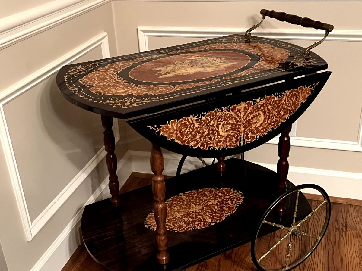 Italian inlaid
Wood tea tray
