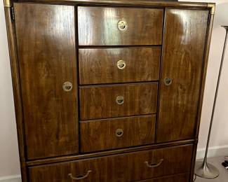 Campaign style
Chest