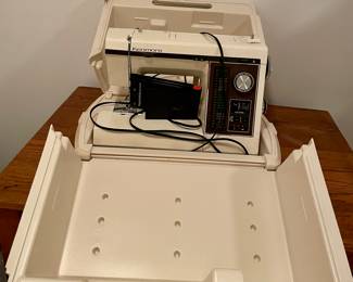 VINTAGE KENMORE SEWING MACHINE W/CASE