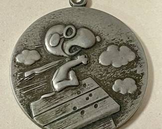 VINTAGE UNITED FEATURES "SNOOPY/BARON" PENDANT