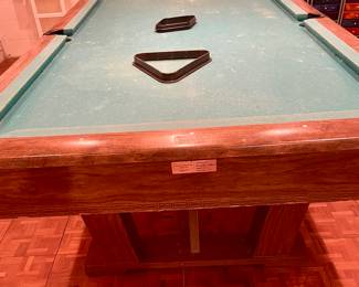 VINTAGE BRUNSWICK WINDSOR VIP BILLIARD TABLE - MODEL "GK", SERIAL NO. 7275