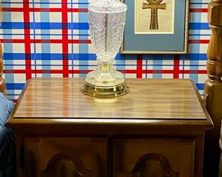 NIGHTSTAND, GLASS/BRASS LAMP, FRAMED ART ON SILK