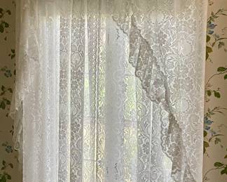 VINTAGE LACE DRAPERIES/VALANCE