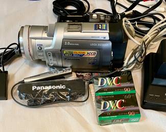 PANASONIC DIGITAL CAMCORDER W/ACCESSORIES