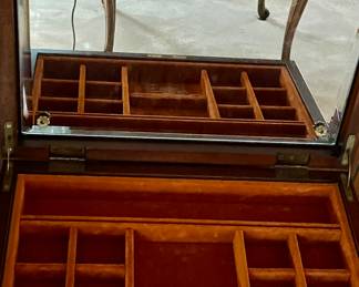 VINTAGE HENKEL HARRIS MAHOGANY JEWELRY CHEST