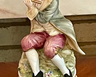 VINTAGE COLONIAL FIGURE