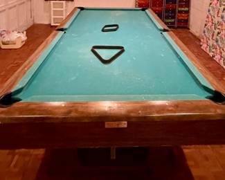 VINTAGE BRUNSWICK WINDSOR VIP BILLIARD TABLE - MODEL "GK", SERIAL NO. 7275