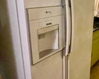 SIDE-BY-SIDE MAYTAG REFRIGERATOR/FREEZER