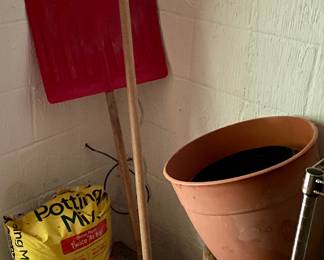 FLOWER POTS, YARD TOOLS/SUPPLIES