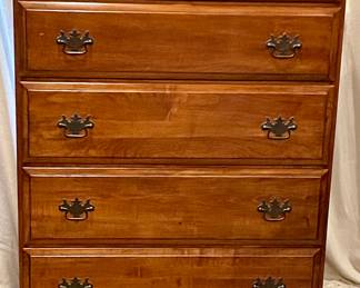 VINTAGE/ANTIQUE CHEST OF DRAWERS