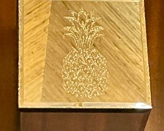 MIRRORED TRINKET BOX WITH ETCHED PINEAPPLE