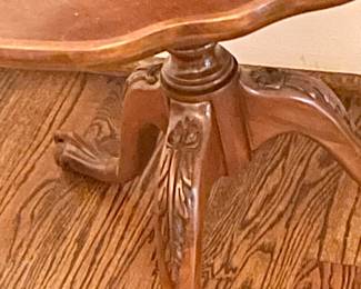 ANTIQUE 2-TIER PIE-CRUST TABLE