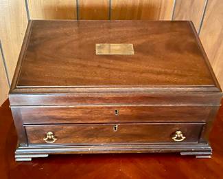 VINTAGE HENKEL HARRIS MAHOGANY JEWELRY CHEST