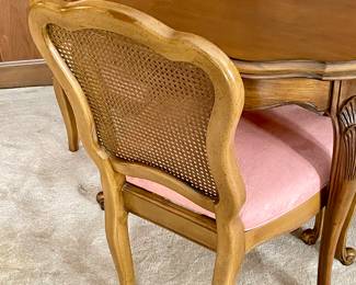 VINTAGE DINING ROOM 3-LEAVES TABLE AND 8-CHAIRS