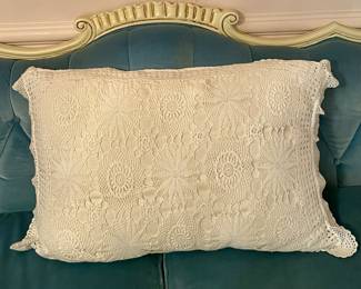 CROCHET PILLOW