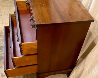 VINTAGE MADDOX MAHOGANY COLONIAL REPRODUCTIONS CHEST