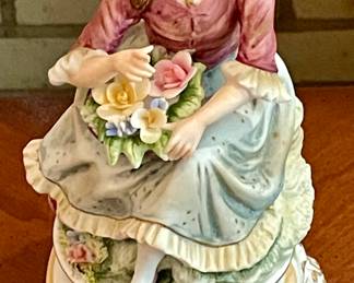 VINTAGE COLONIAL FIGURE