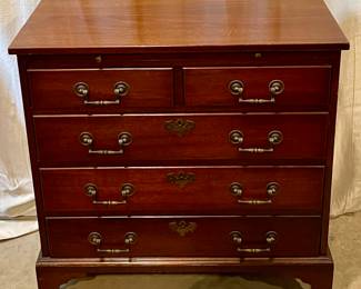 VINTAGE MADDOX MAHOGANY COLONIAL REPRODUCTIONS CHEST
