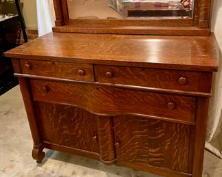 ANTIQUE TIGER OAK BUFFET (BROKEN MIRROR PANEL)
