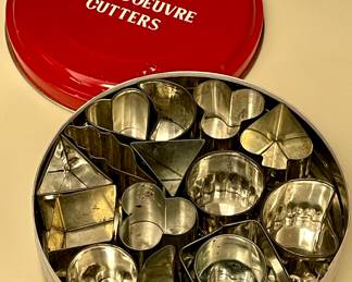 VINTAGE CANAPE AND HORS DOEUVRE CUTTERS